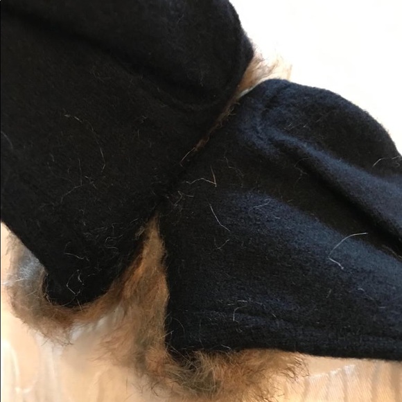 Black Gloves - Picture 2 of 3